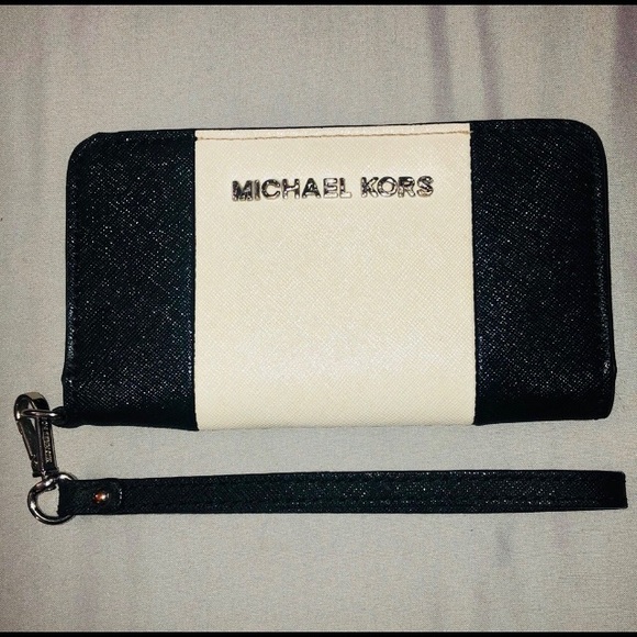 Michael Kors Handbags - Michael Kors Wristlet / Phone Case